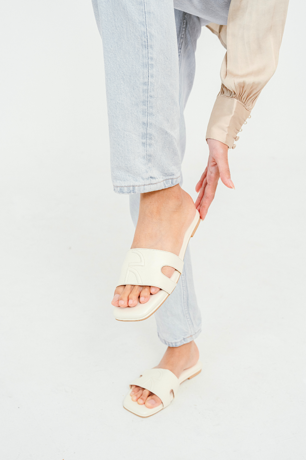 Ivy Sandals In Beige