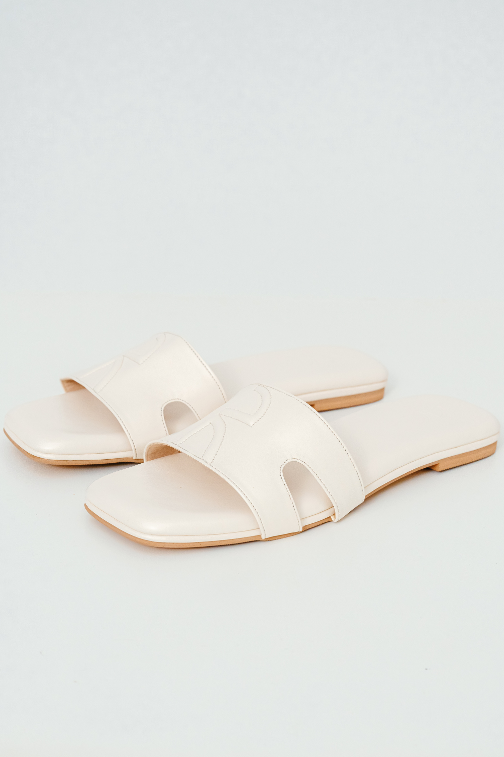 Ivy Sandals In Beige