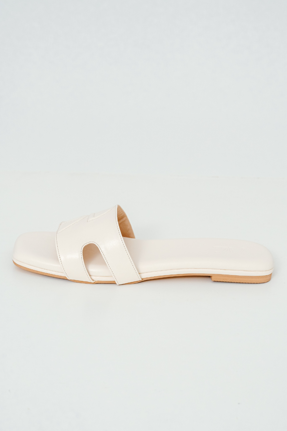 Ivy Sandals In Beige