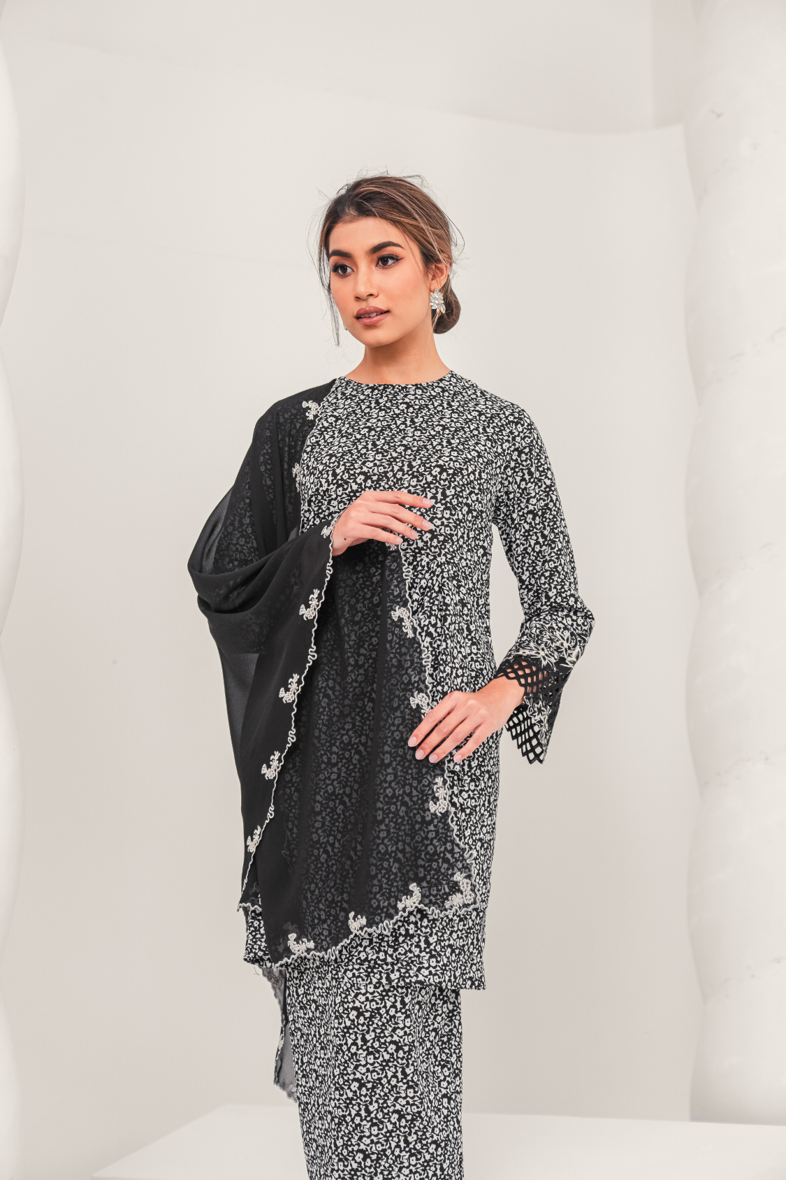 Sepakat Modern Kurung Summeraya in Black White