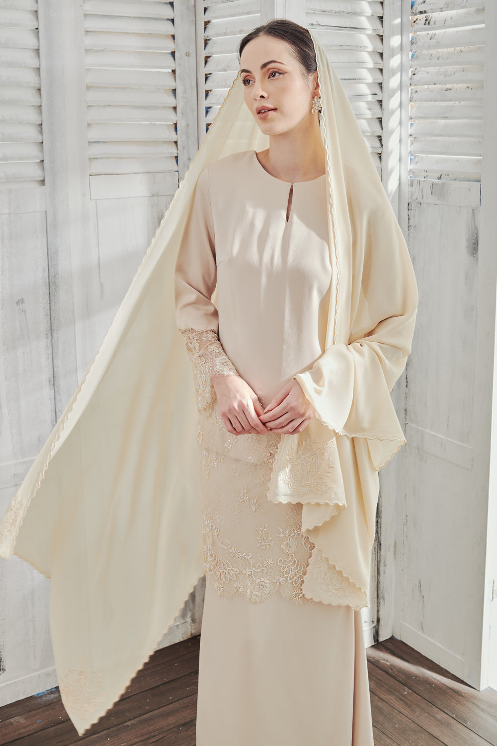 Chiffon Selendang Sulam in Champagne