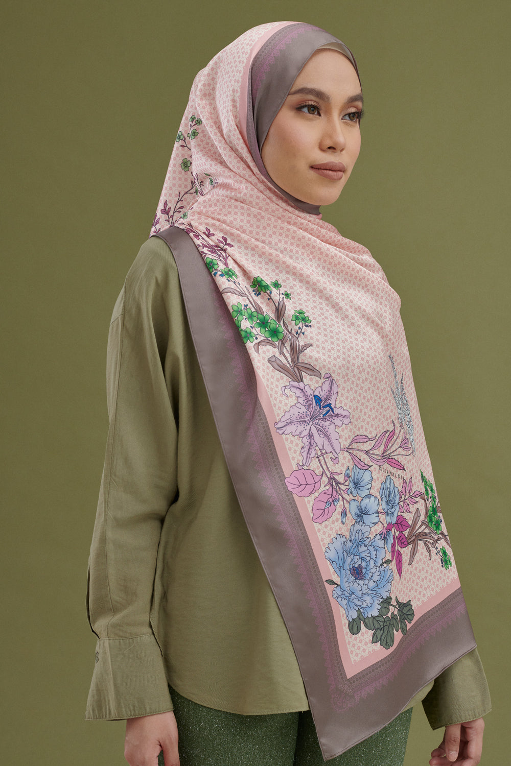 Suraya Printed Shawl in Peach